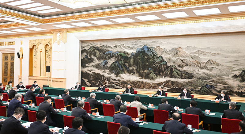以更加奋发有为的精神状态履职尽责，在凝心聚力服务大局上发挥更大作用