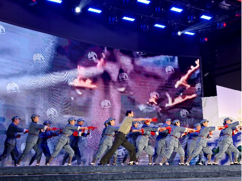 庆八一表演